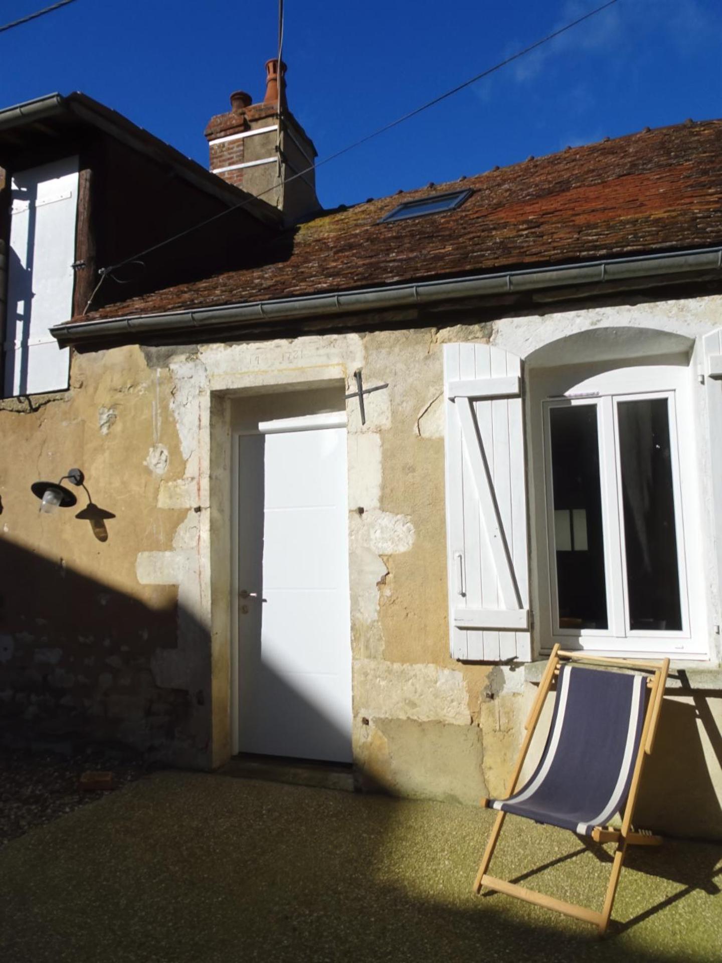 Gite En Plein Coeur Du Vignoble Chablisien Courgis Exterior foto